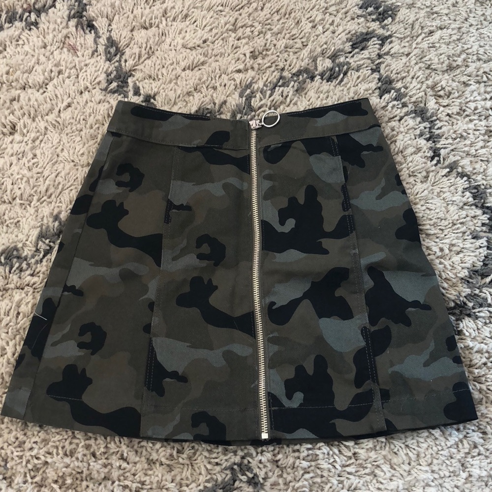H&M camo skirt